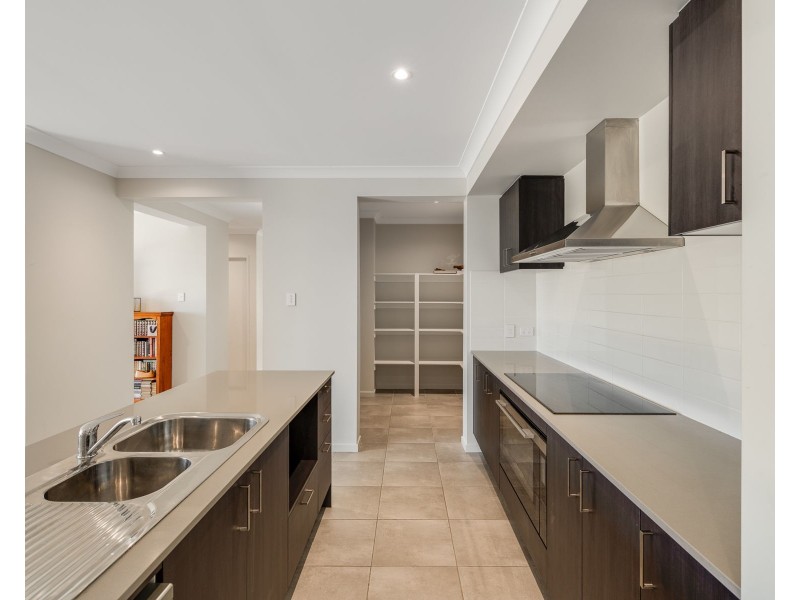 76 Parkridge Drive, Withcott QLD 4352