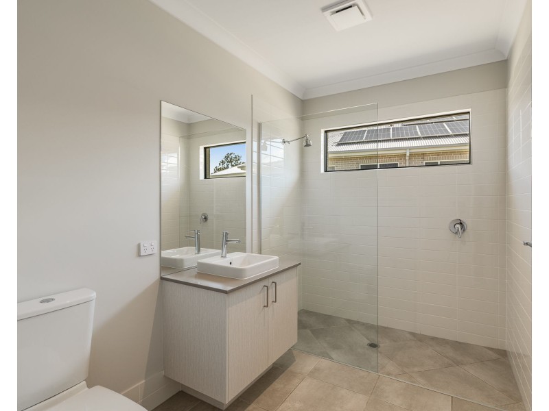 76 Parkridge Drive, Withcott QLD 4352