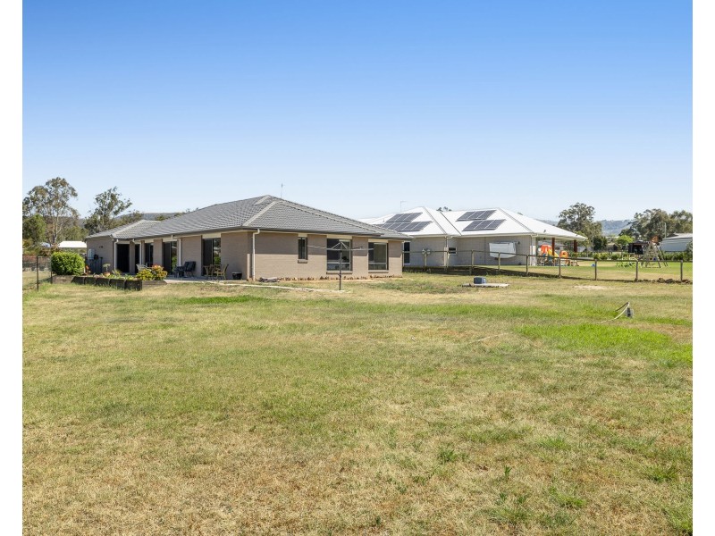76 Parkridge Drive, Withcott QLD 4352