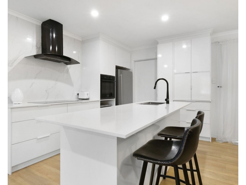 6 Fay Court, Kearneys Spring QLD 4350