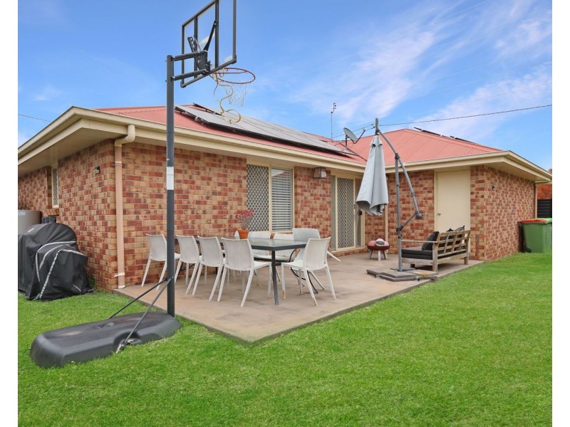 6 Fay Court, Kearneys Spring QLD 4350