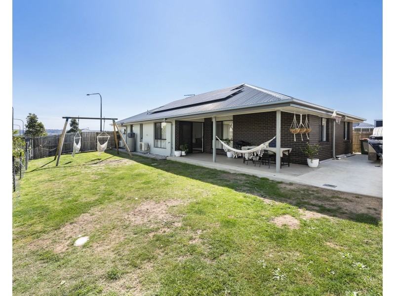 1 Whitewood Way, Cotswold Hills QLD 4350