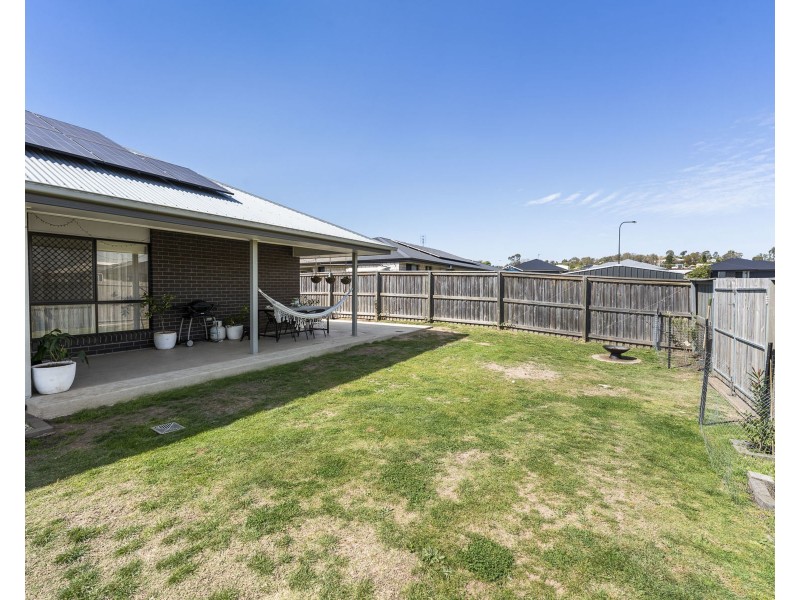 1 Whitewood Way, Cotswold Hills QLD 4350