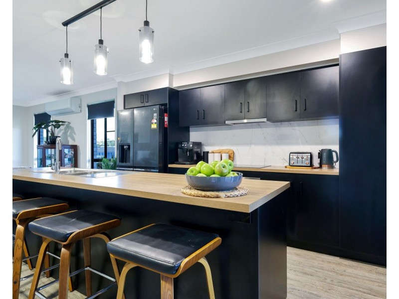 1 Vanessa Crescent, Cotswold Hills QLD 4350