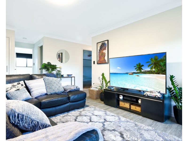 1 Vanessa Crescent, Cotswold Hills QLD 4350