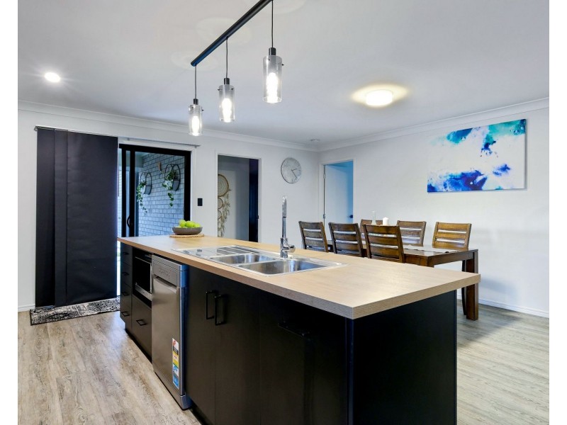 1 Vanessa Crescent, Cotswold Hills QLD 4350