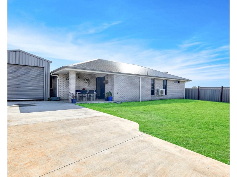 1 Vanessa Crescent, Cotswold Hills QLD 4350