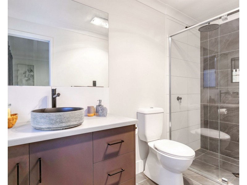 1 Vanessa Crescent, Cotswold Hills QLD 4350