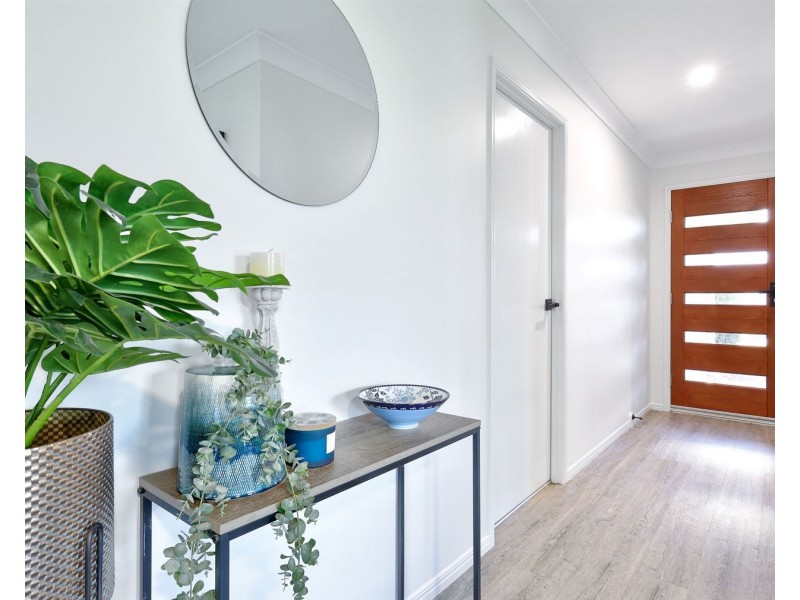 1 Vanessa Crescent, Cotswold Hills QLD 4350