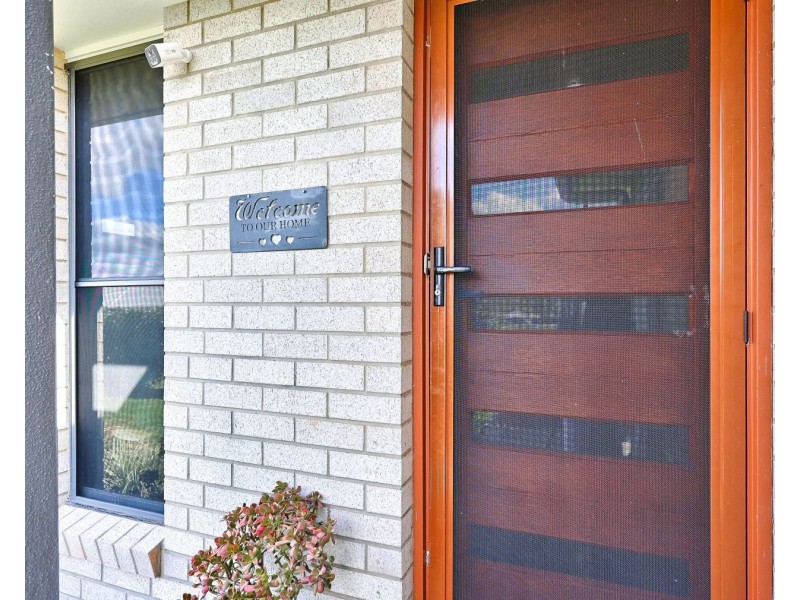 1 Vanessa Crescent, Cotswold Hills QLD 4350