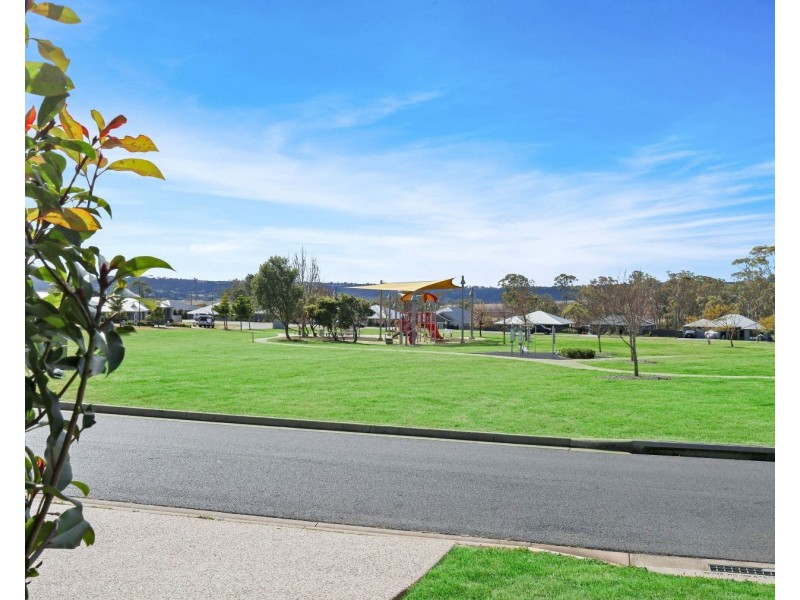 1 Vanessa Crescent, Cotswold Hills QLD 4350