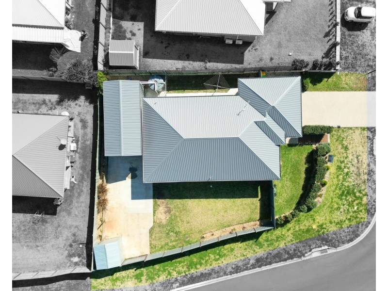 1 Vanessa Crescent, Cotswold Hills QLD 4350