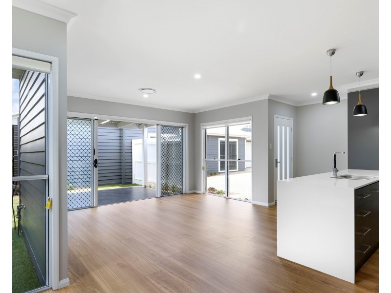 4/13 Janine Court, Kearneys Spring QLD 4350