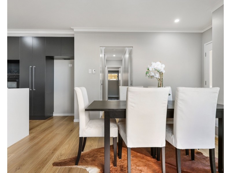 2/14 Heather Street, Kearneys Spring QLD 4350