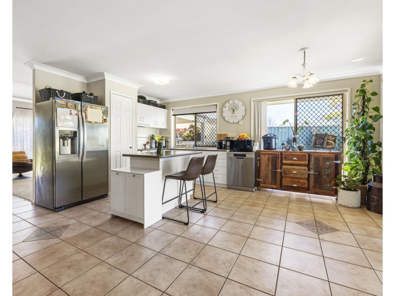 4 Eureka Court, Glenvale QLD 4350