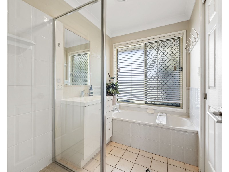 4 Eureka Court, Glenvale QLD 4350