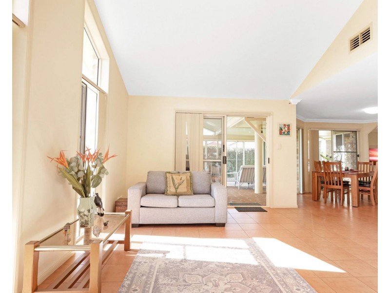 17 Pillar Street, Middle Ridge QLD 4350