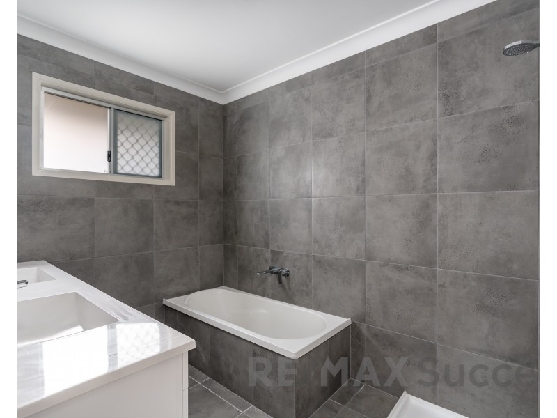 29 Loch Street, Centenary Heights QLD 4350