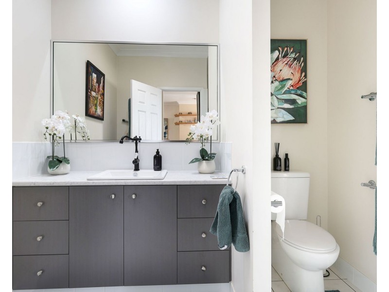 2/23 Lendrum Street, Newtown QLD 4350