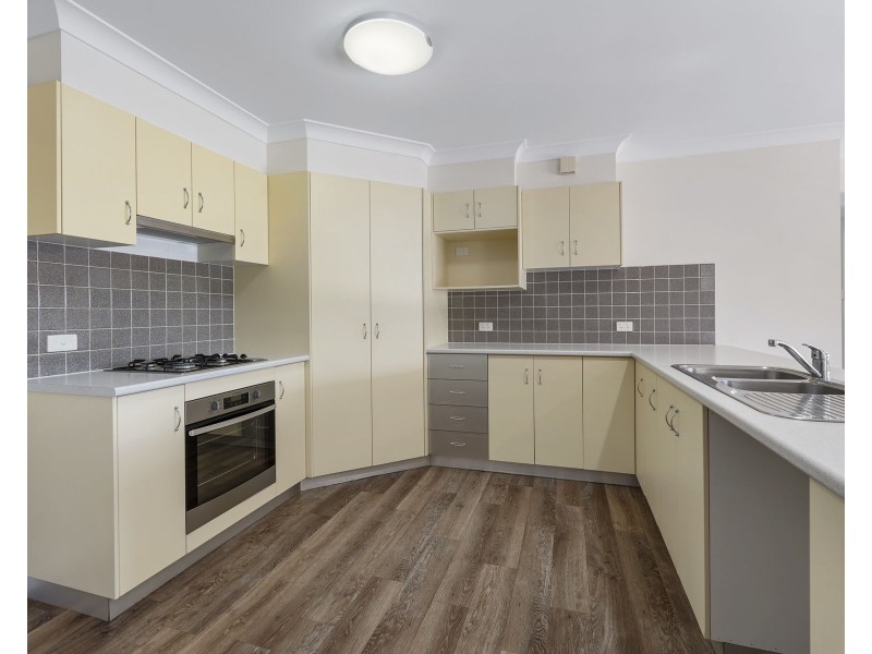 21 Ravenscourt Street, Centenary Heights QLD 4350
