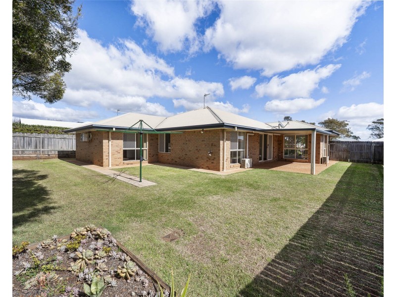 21 Ravenscourt Street, Centenary Heights QLD 4350