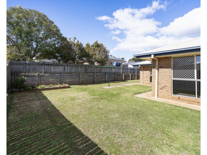 21 Ravenscourt Street, Centenary Heights QLD 4350