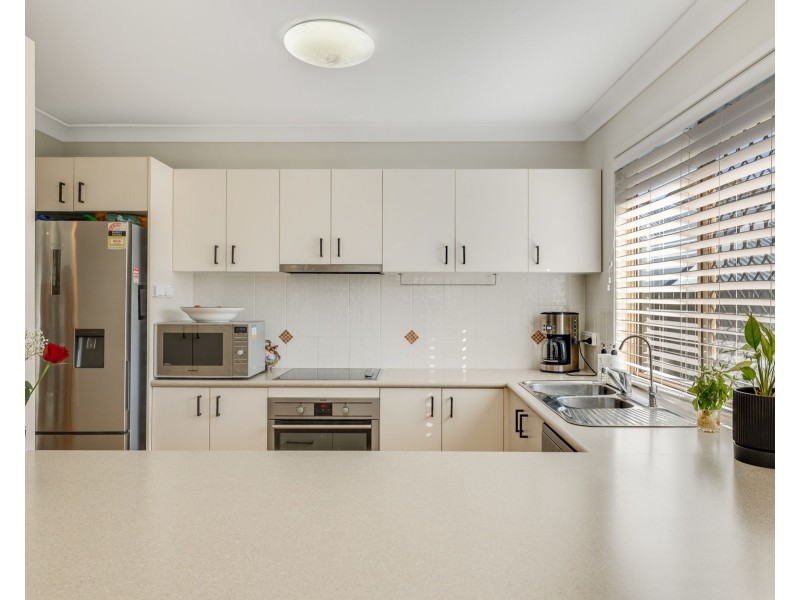 2/86A Hogg Street, Rockville QLD 4350