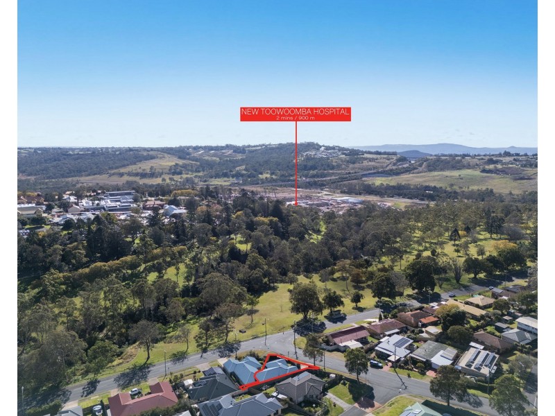 2/86A Hogg Street, Rockville QLD 4350