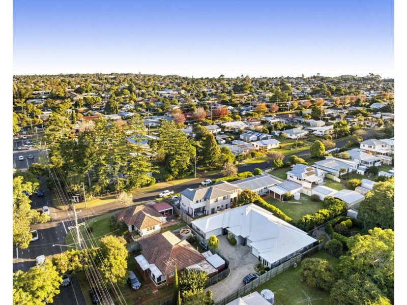 3/293a West Street, Harristown QLD 4350