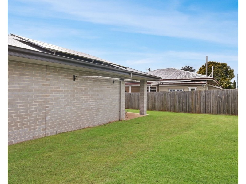 4 Violet Street, Harristown QLD 4350