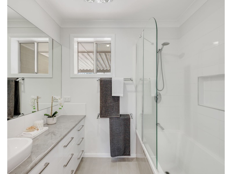 27 Teesdale Avenue, Newtown QLD 4350