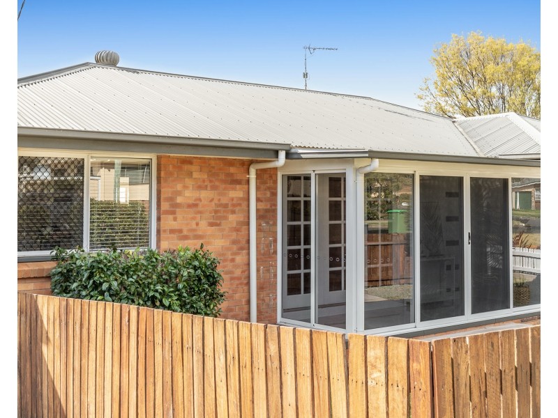 27 Teesdale Avenue, Newtown QLD 4350