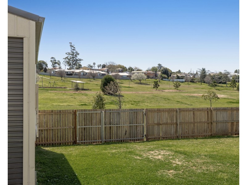 27 Teesdale Avenue, Newtown QLD 4350