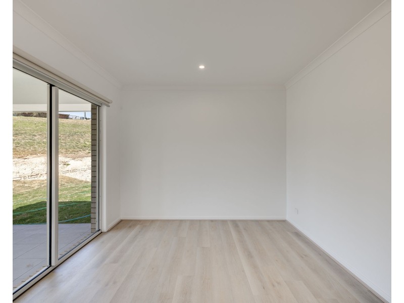 14 Birdwing Court, Withcott QLD 4352