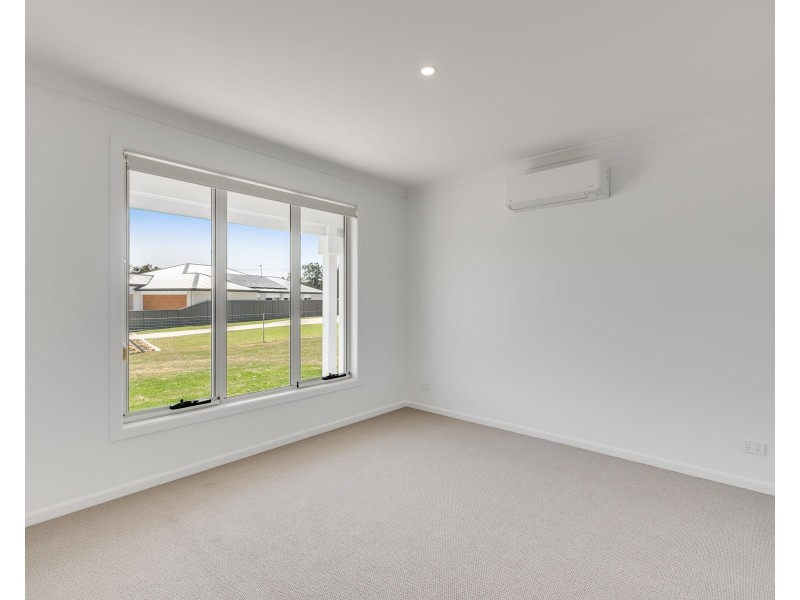 14 Birdwing Court, Withcott QLD 4352