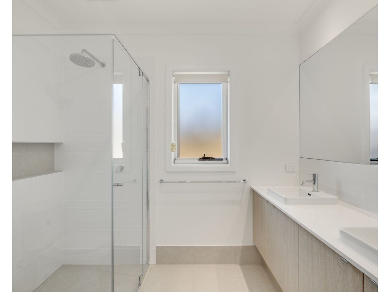 14 Birdwing Court, Withcott QLD 4352