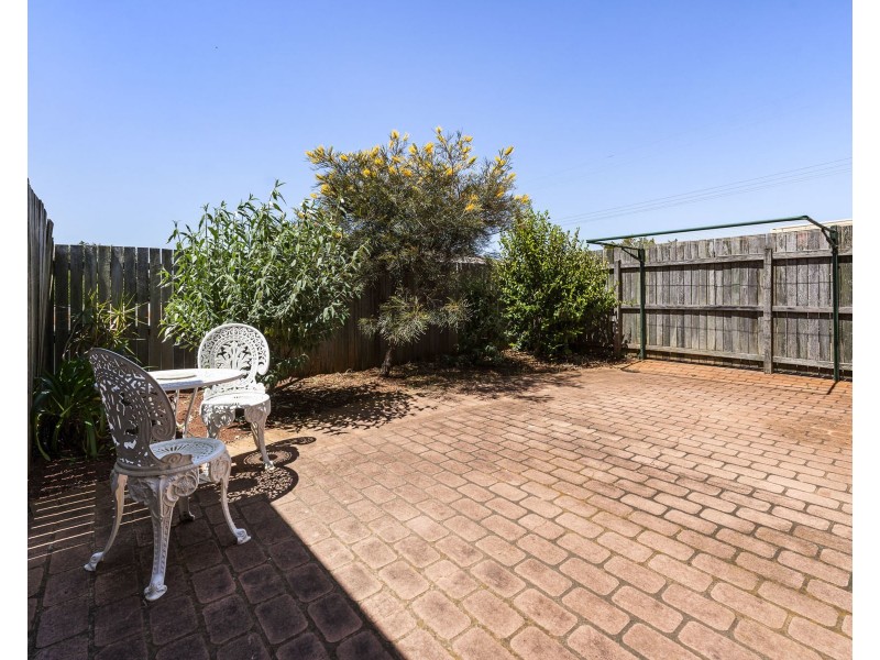 2/351 Spring Street, Kearneys Spring QLD 4350