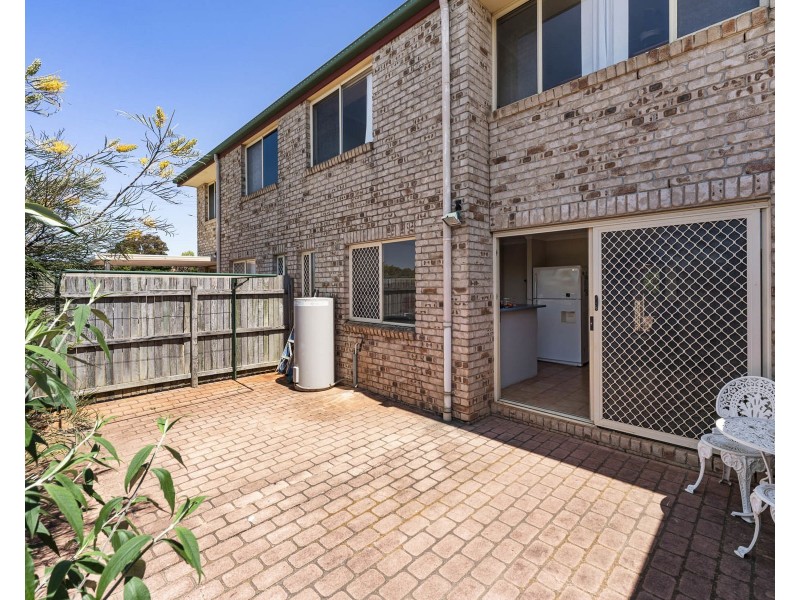 2/351 Spring Street, Kearneys Spring QLD 4350