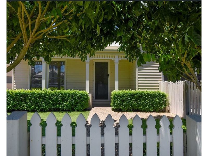 4/6 Cooper Street, South Toowoomba QLD 4350