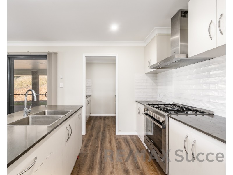 7 Sovereign Drive, Meringandan West QLD 4352