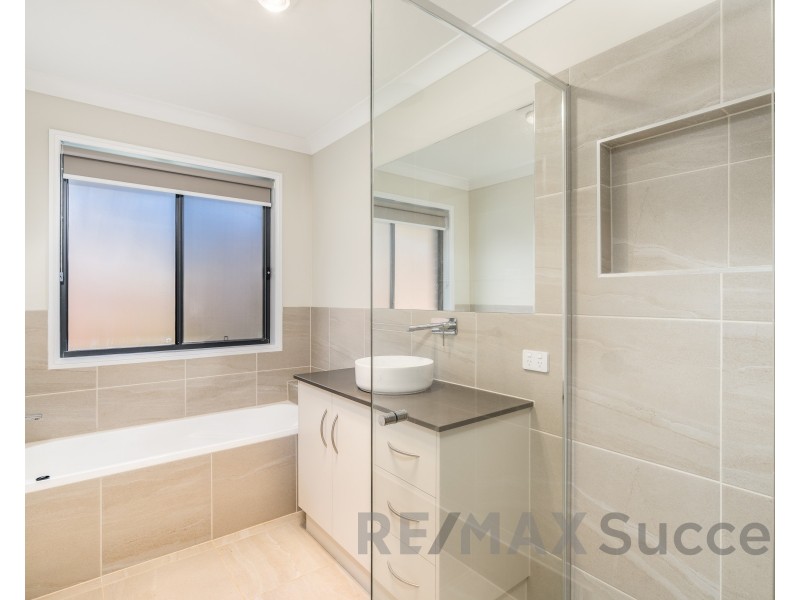 7 Sovereign Drive, Meringandan West QLD 4352