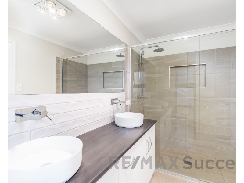 7 Sovereign Drive, Meringandan West QLD 4352