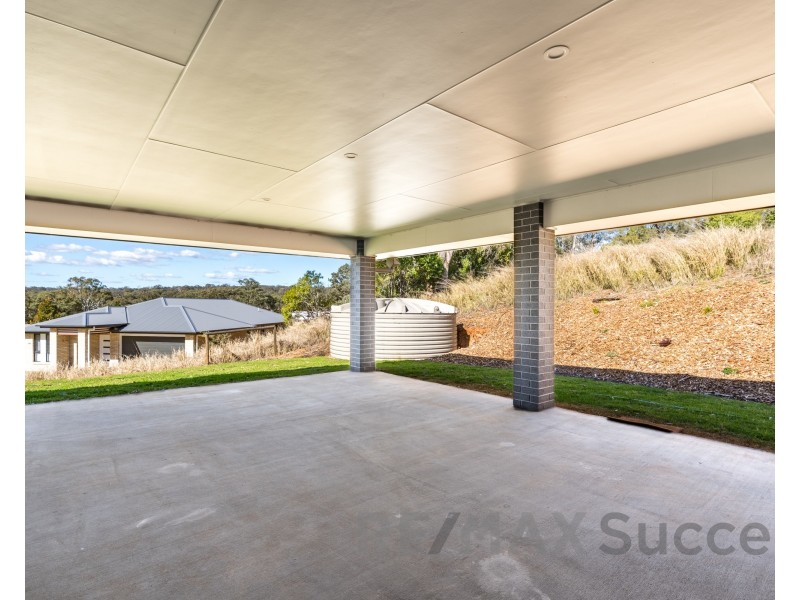 7 Sovereign Drive, Meringandan West QLD 4352