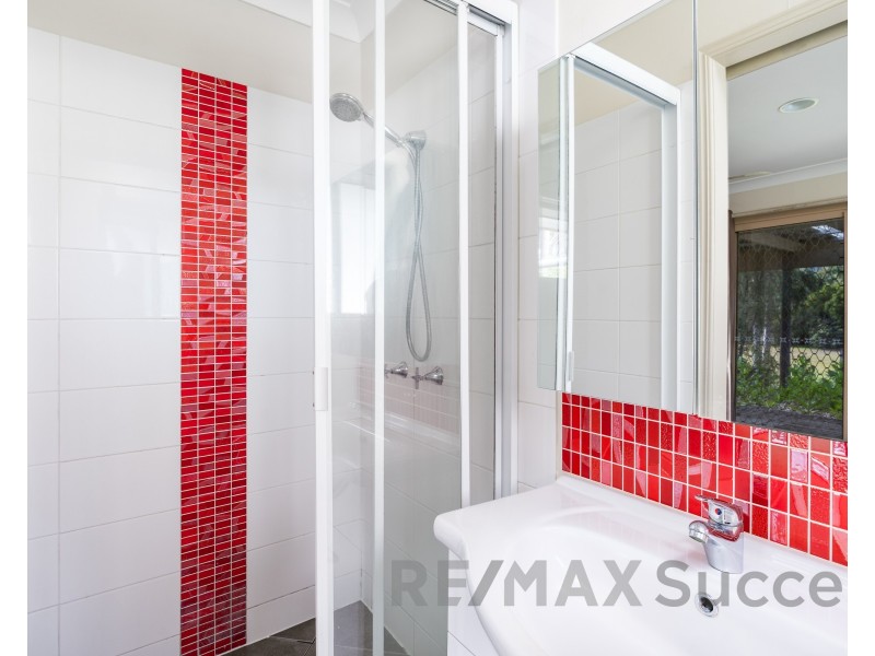 35 Diana Crescent, Postmans Ridge QLD 4352