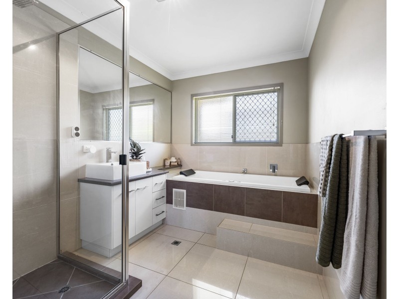 60 Highland Park Road, Meringandan West QLD 4352
