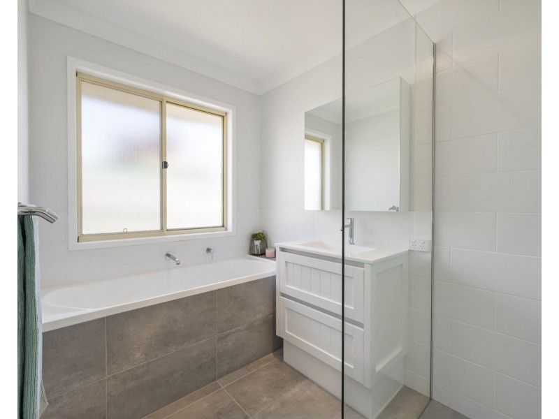 2 Rushlands Street, Glenvale QLD 4350