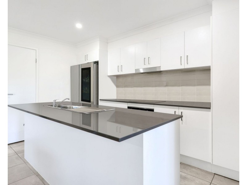 1 & 2/15 Shelby Street, Glenvale QLD 4350