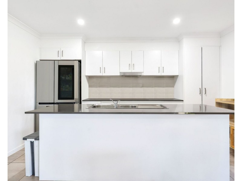 1 & 2/15 Shelby Street, Glenvale QLD 4350