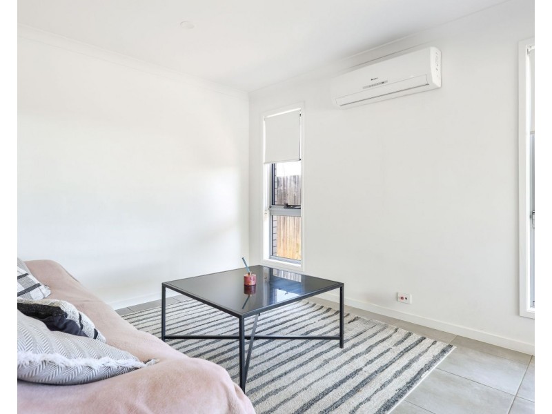 1 & 2/15 Shelby Street, Glenvale QLD 4350