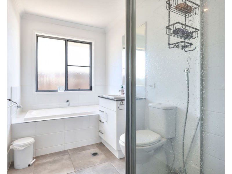 1 & 2/15 Shelby Street, Glenvale QLD 4350